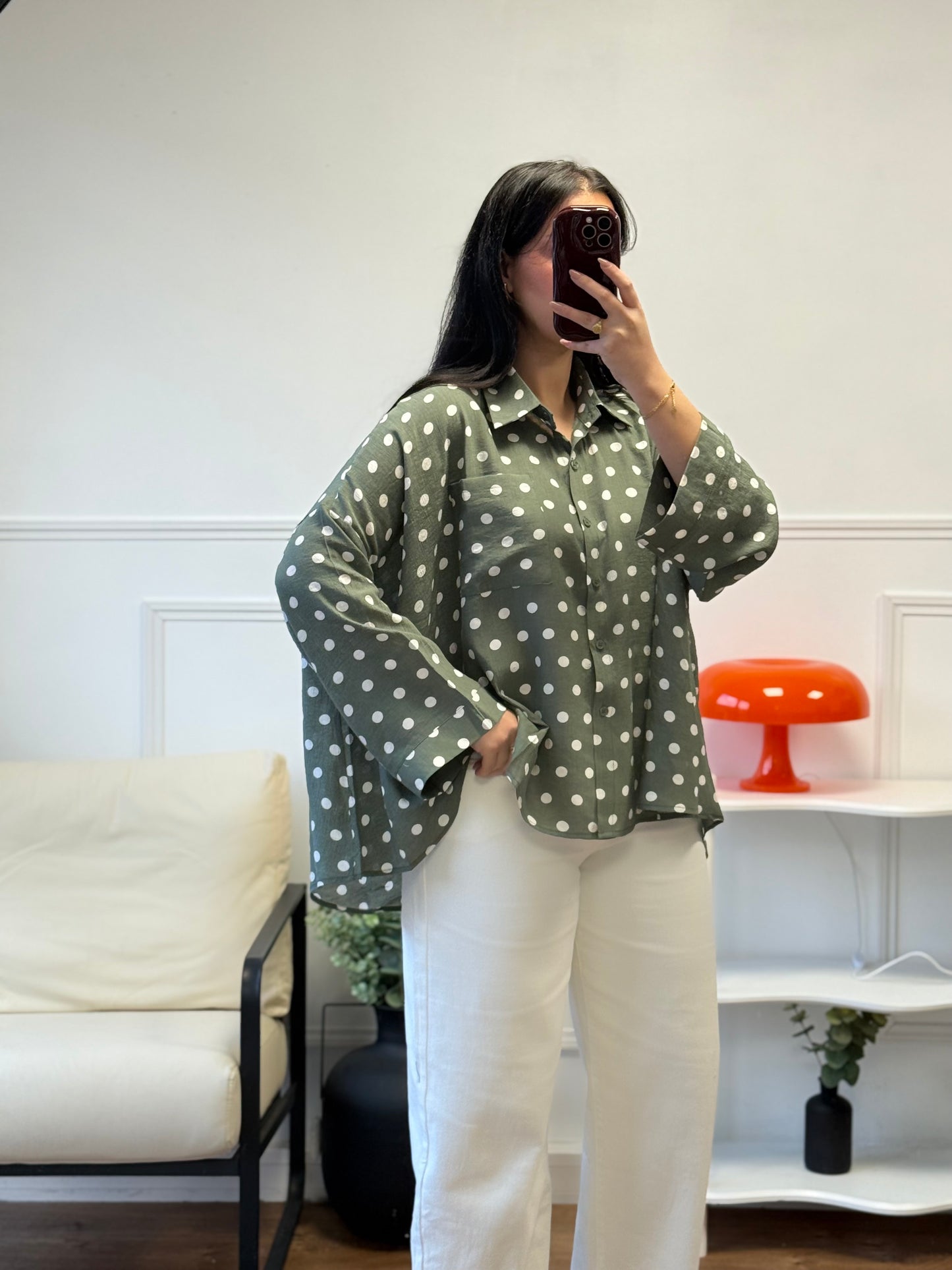 Chemise à pois vert