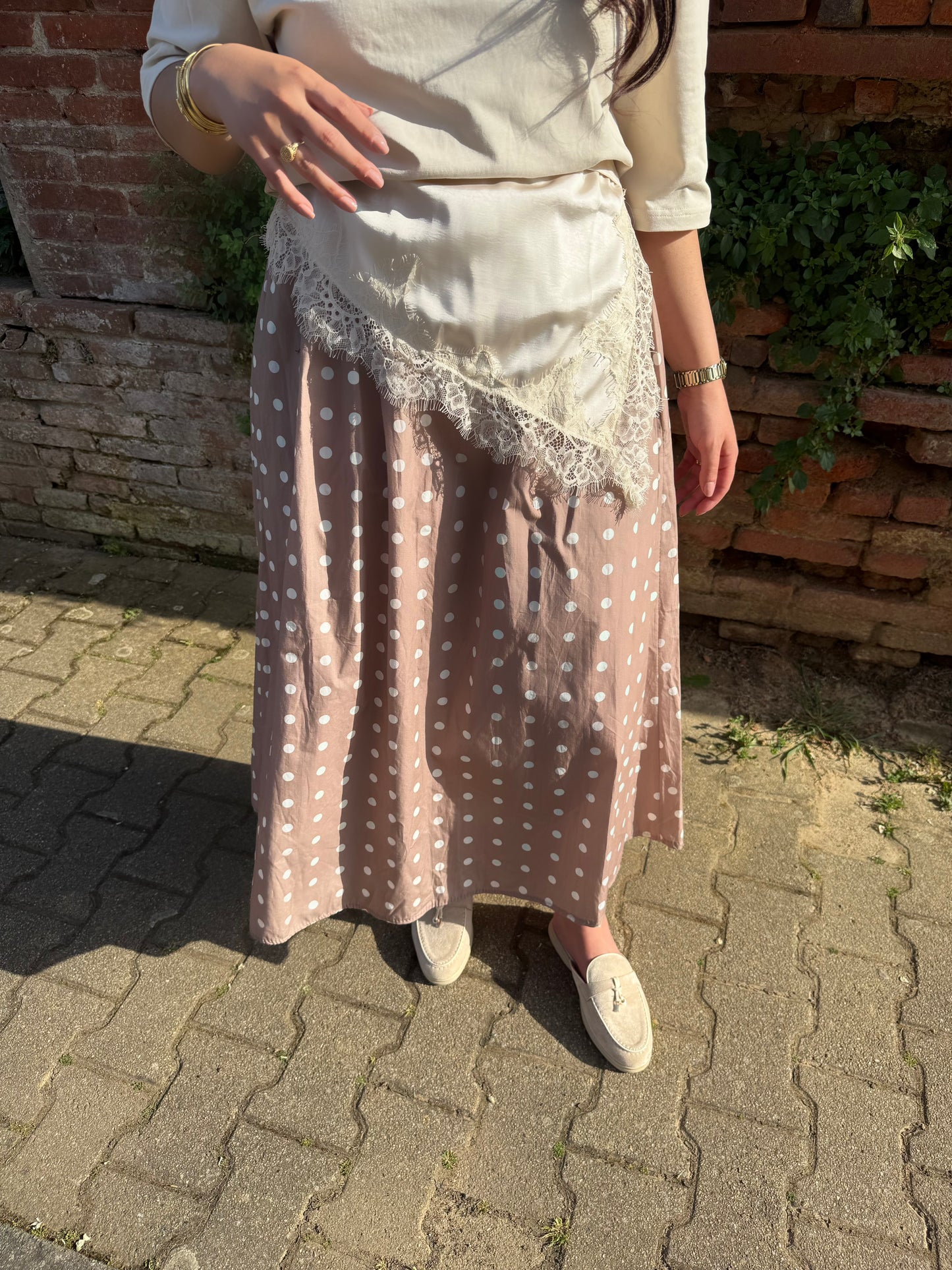 Jupe à pois taupe