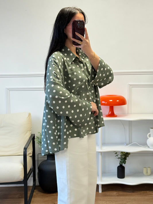 Chemise à pois vert