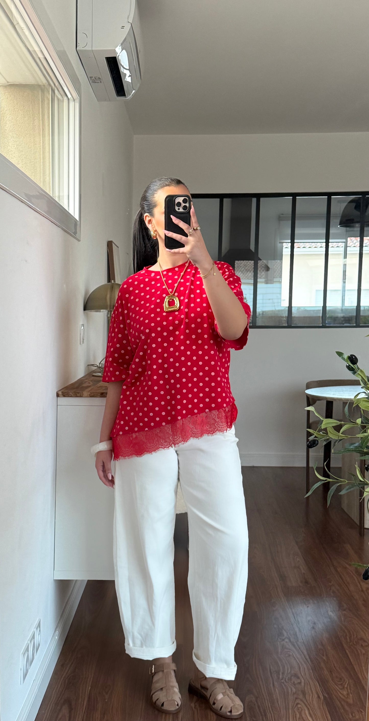 T-shirt à pois rouge