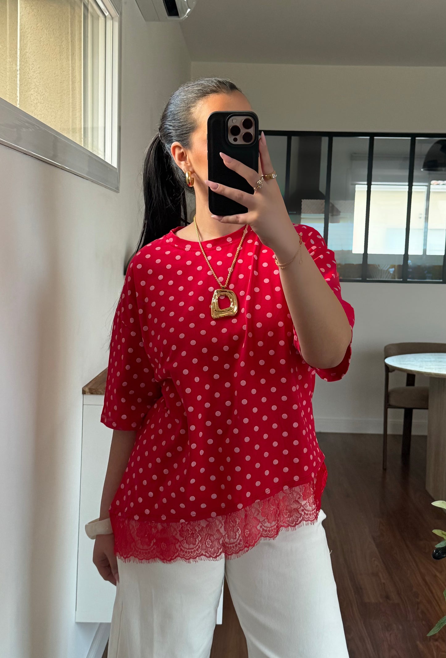 T-shirt à pois rouge